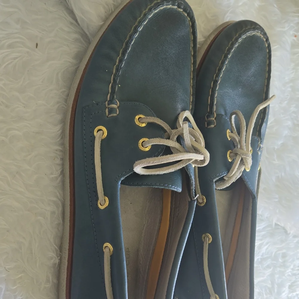 Sperry Blue Boat Shoes with White‎ Laces
